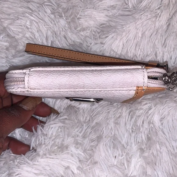 💥GUESS WRISTLET💥 - Picture 10 of 13